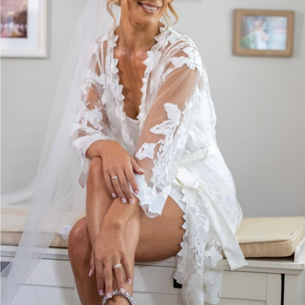 Bride lace floral robe white